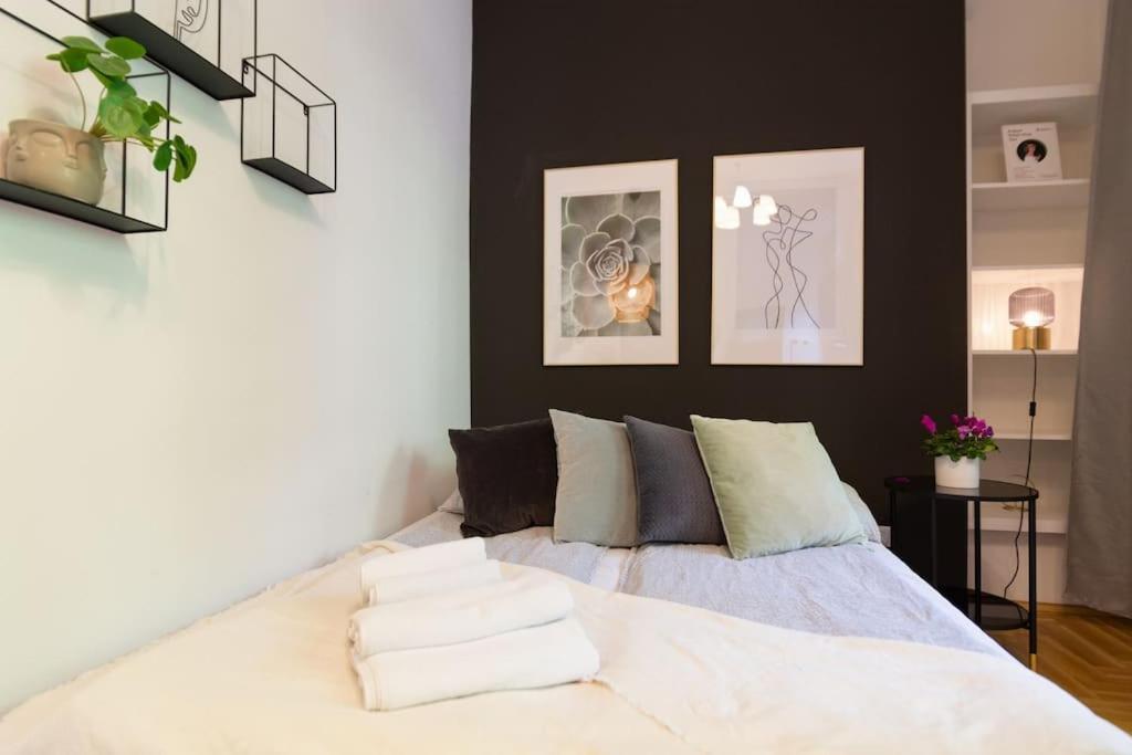 May C Studio W/Balcony คราคูฟ ภายนอก รูปภาพ